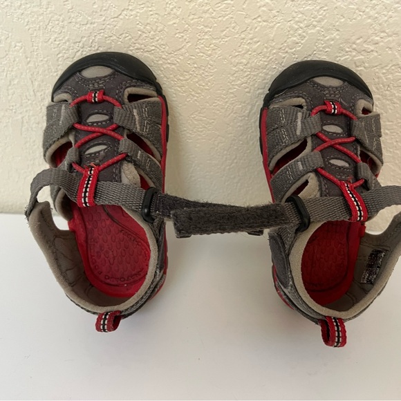 Keen toddler size 6 sandals - Picture 4 of 5